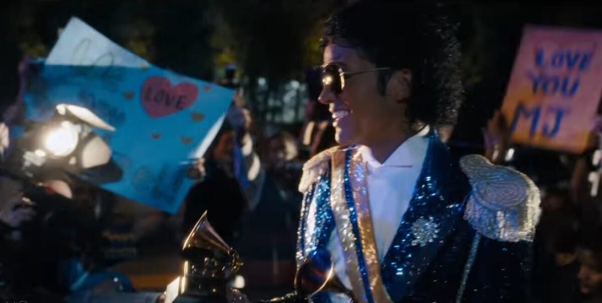 O filme Michael (2026) ganha trailer oficial e promete contar a história completa do Rei do Pop. Estrelado por Jaafar Jackson, com Nia Long e Colman Domingo.